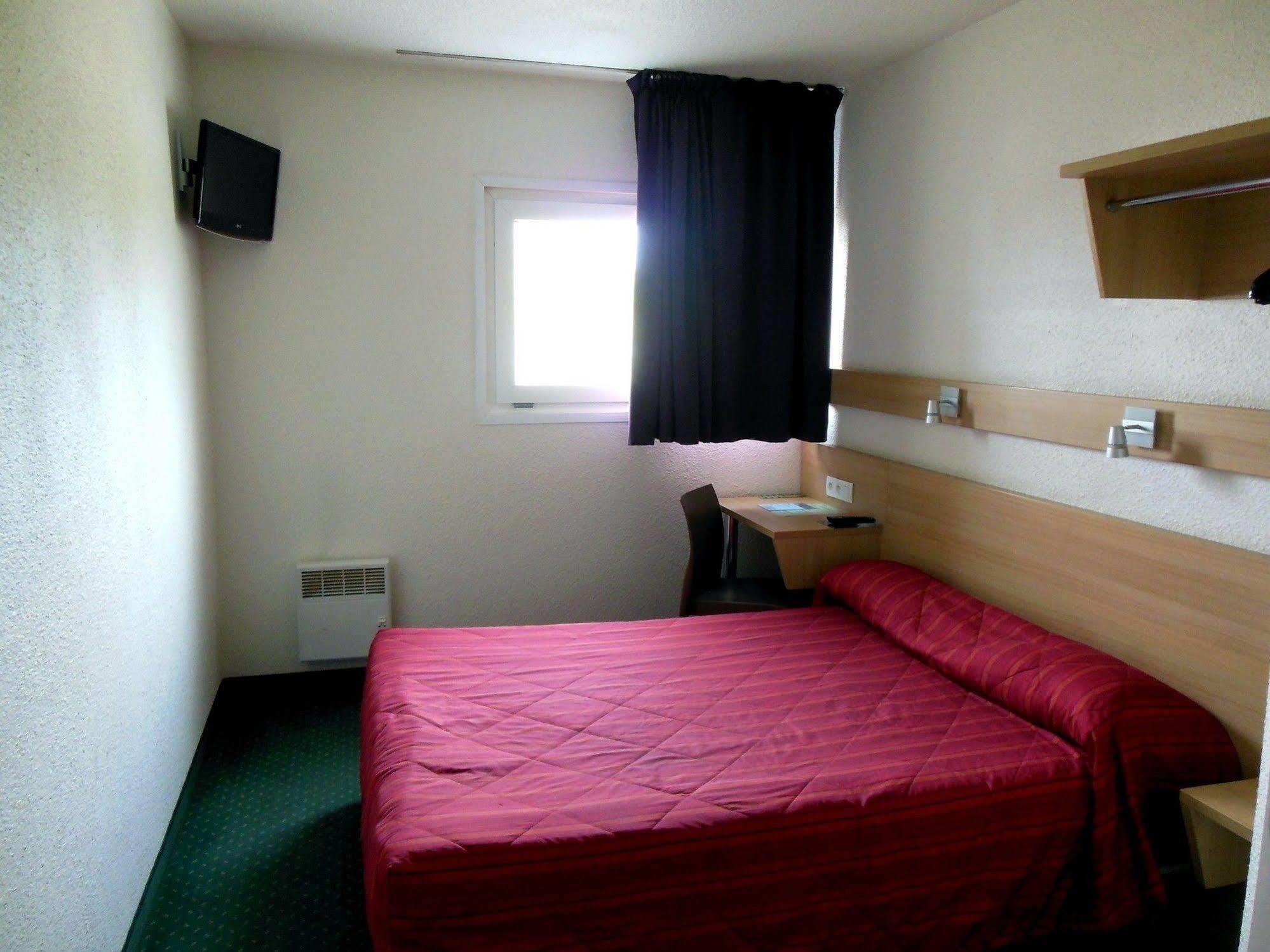 Hotel Mister Bed Chambray Les Tours Exteriér fotografie